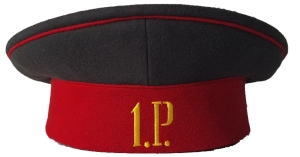 The cap is a “visorless” everyday cap for the lower ranks of the first regiments, RIA