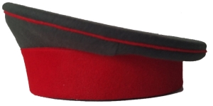 The cap is a “visorless” everyday cap for the lower ranks of the first regiments, RIA